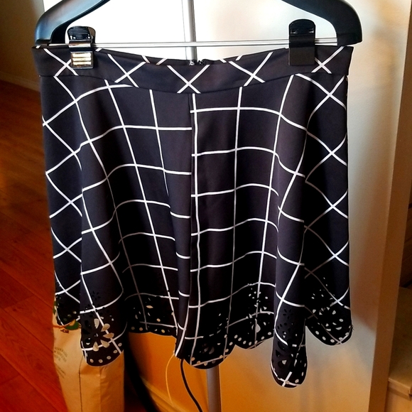 10/$10    Shein Checked Skirt XL - Picture 1 of 8